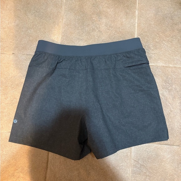 Lululemon zerod in shorts 5 inch - Picture 2 of 4